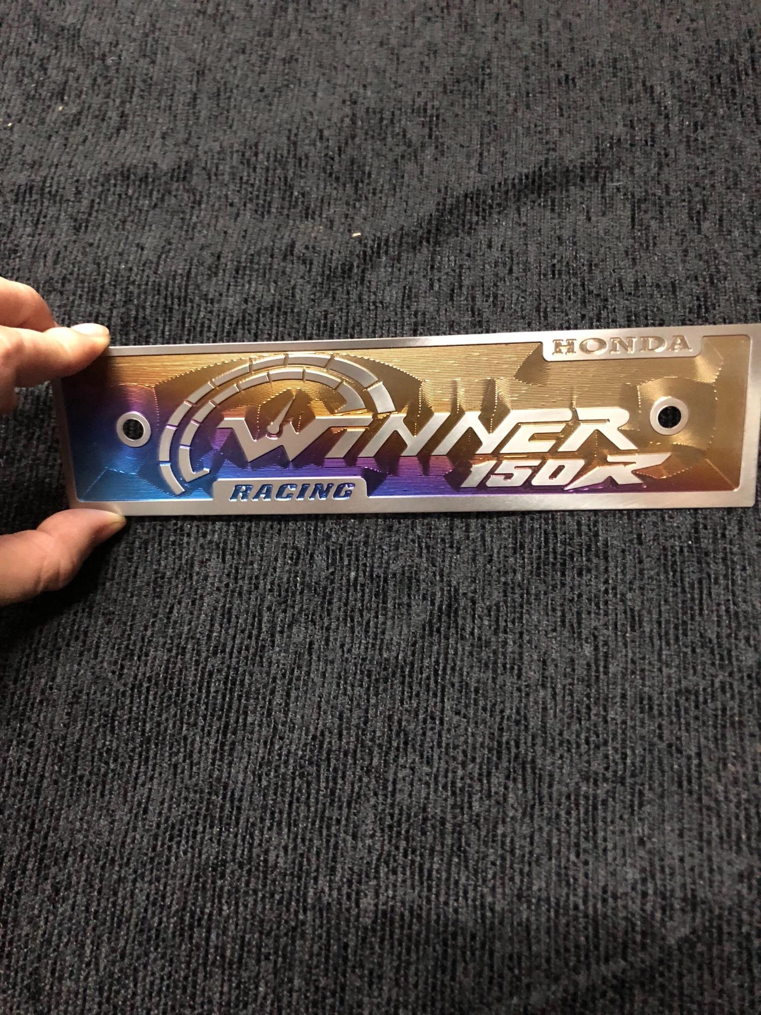 Bản tên Titan Winner chữ nổi 3D