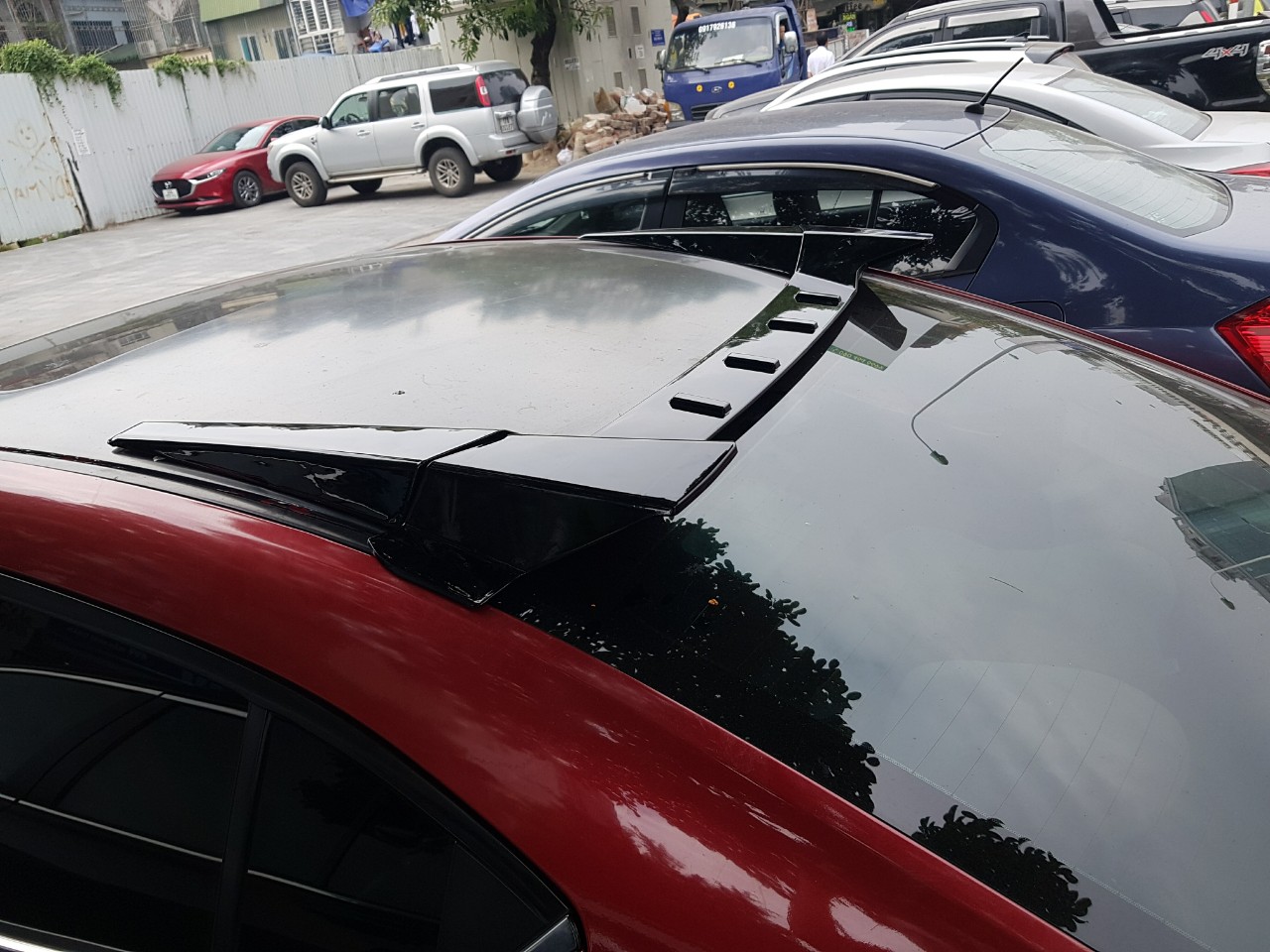 Đuôi gió nóc kính thể thao cho xe Mazda 3