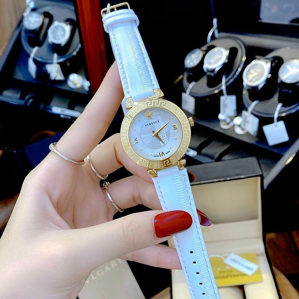 Đồng hồ versace nữ dây da sang trọng size 32 mm , dành cho quý bà . Đồng hồ nữ sang trọng