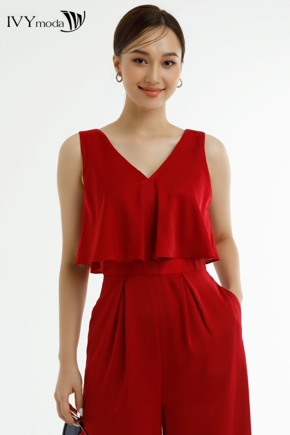 Jumpsuit lụa ống rộng IVY moda MS 18M7431