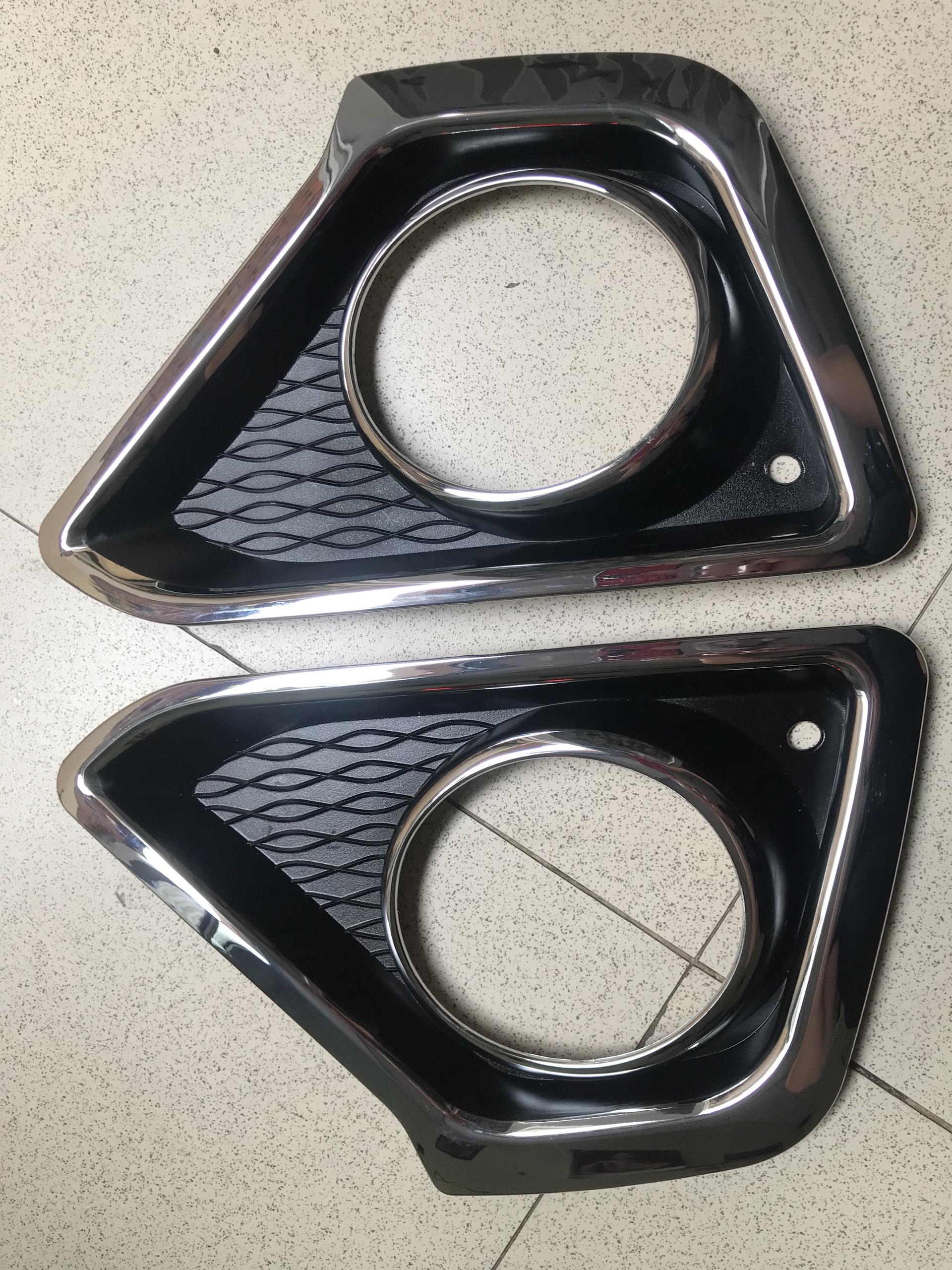 Bộ 2 ốp máng đèn gầm xe Hyundai I10 2014-2016 ( 2 màu)