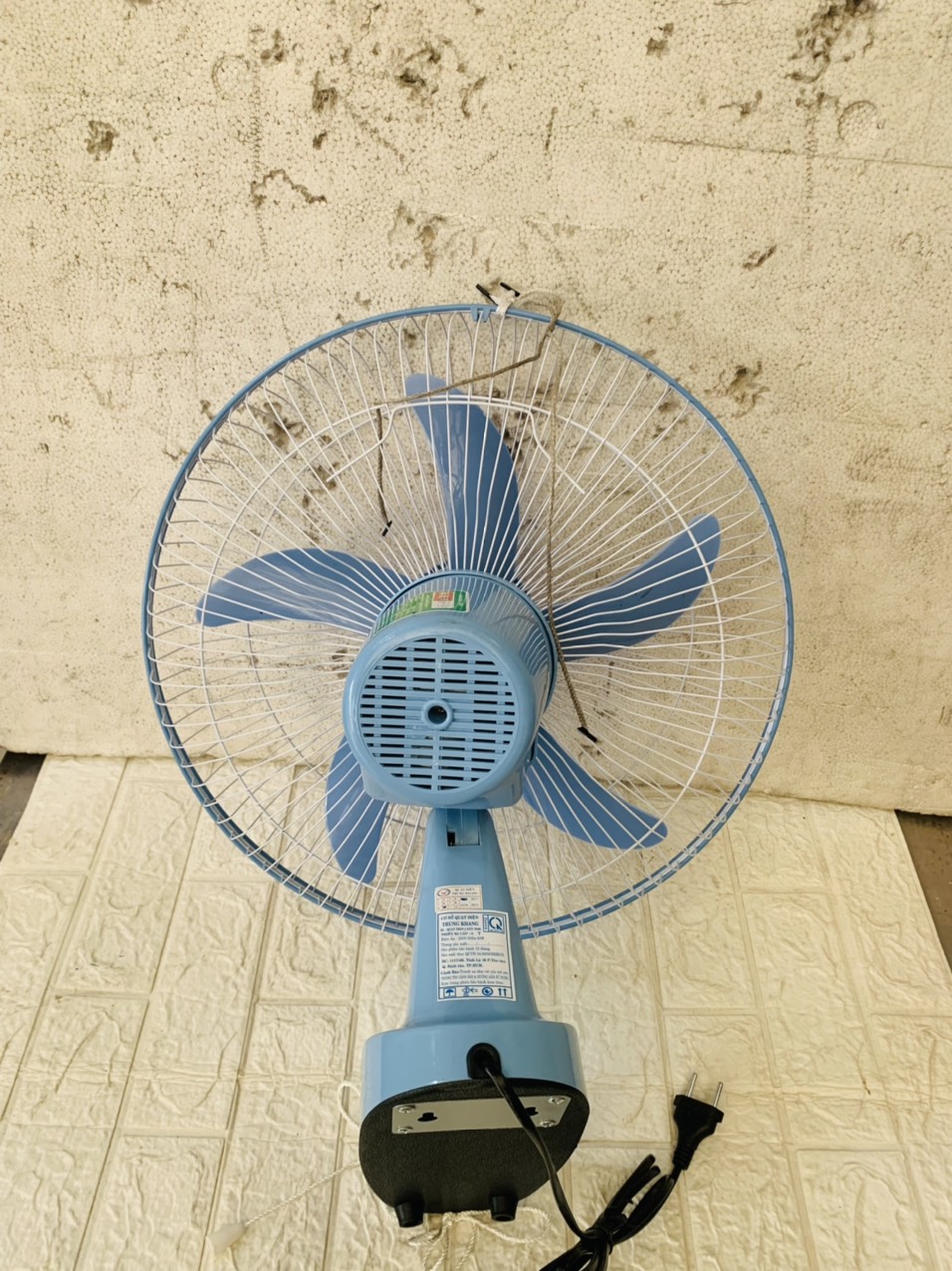 Quạt treo tường 2 dây Natifan B405
