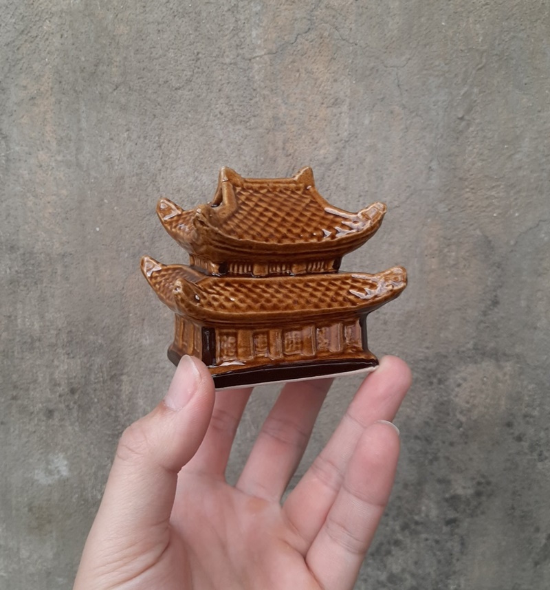 Phụ kiện trang trí bể cá: mẫu Mái chùa