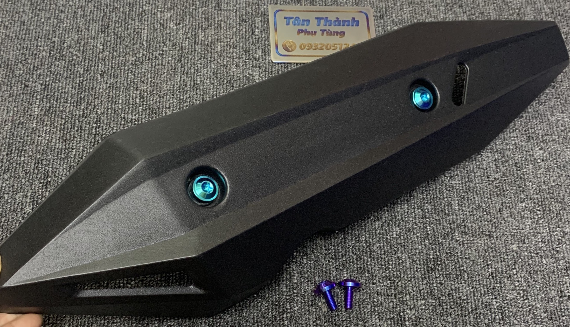 Ốp pô Vario 2018-2020 nhựa kèm 2 ốc GR5