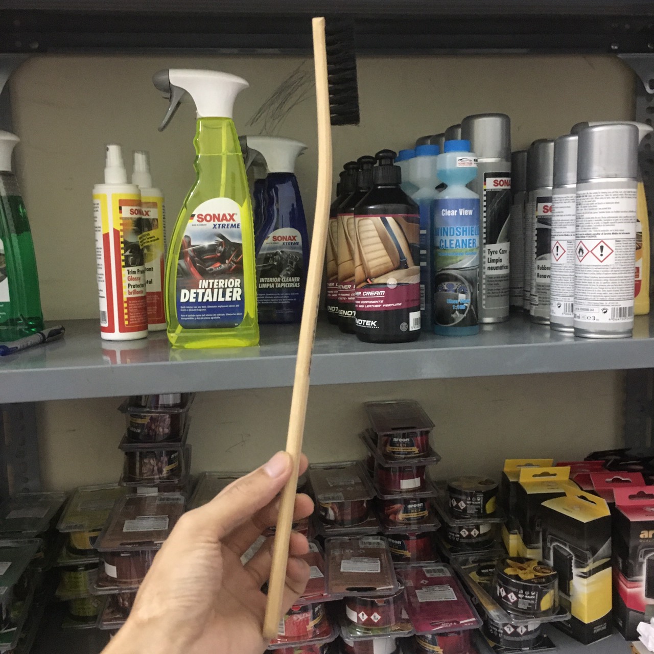 Chổi cong vệ sinh khoang máy ô tô