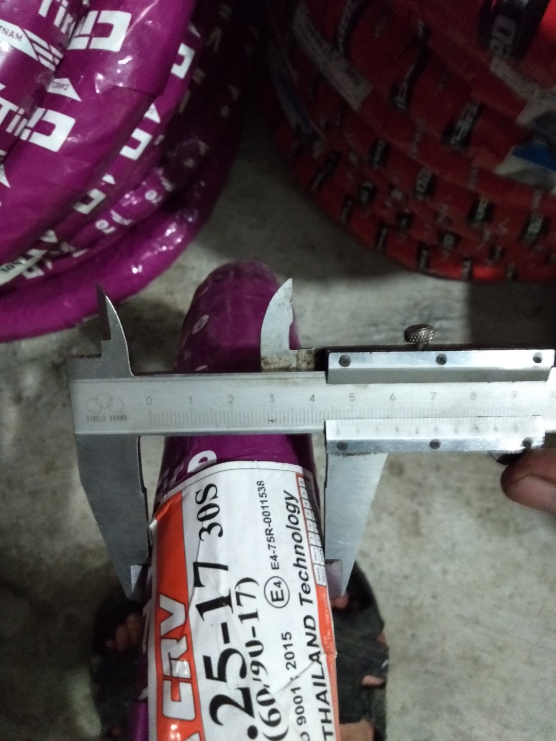 1 Vỏ xe 225-17(60/90-17) CRV technology thailan bao bì tím