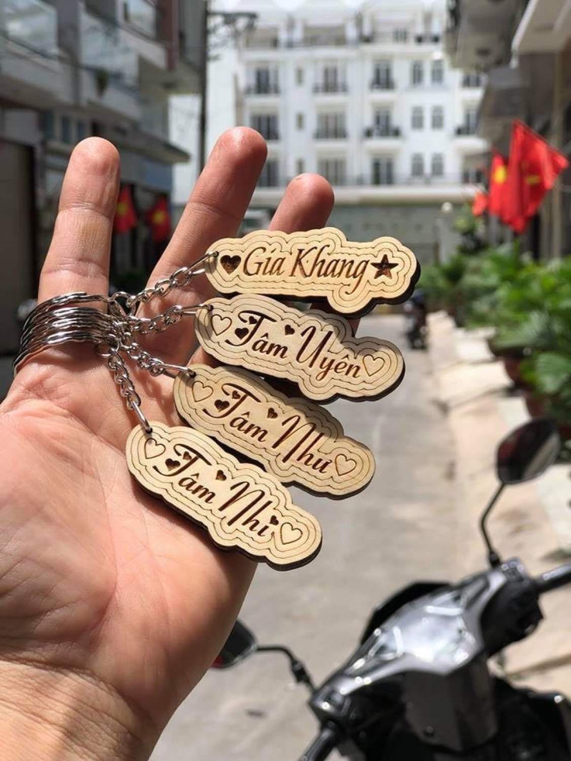 [HCM]Móc khóa khắc, cắt tên theo yêu cầu