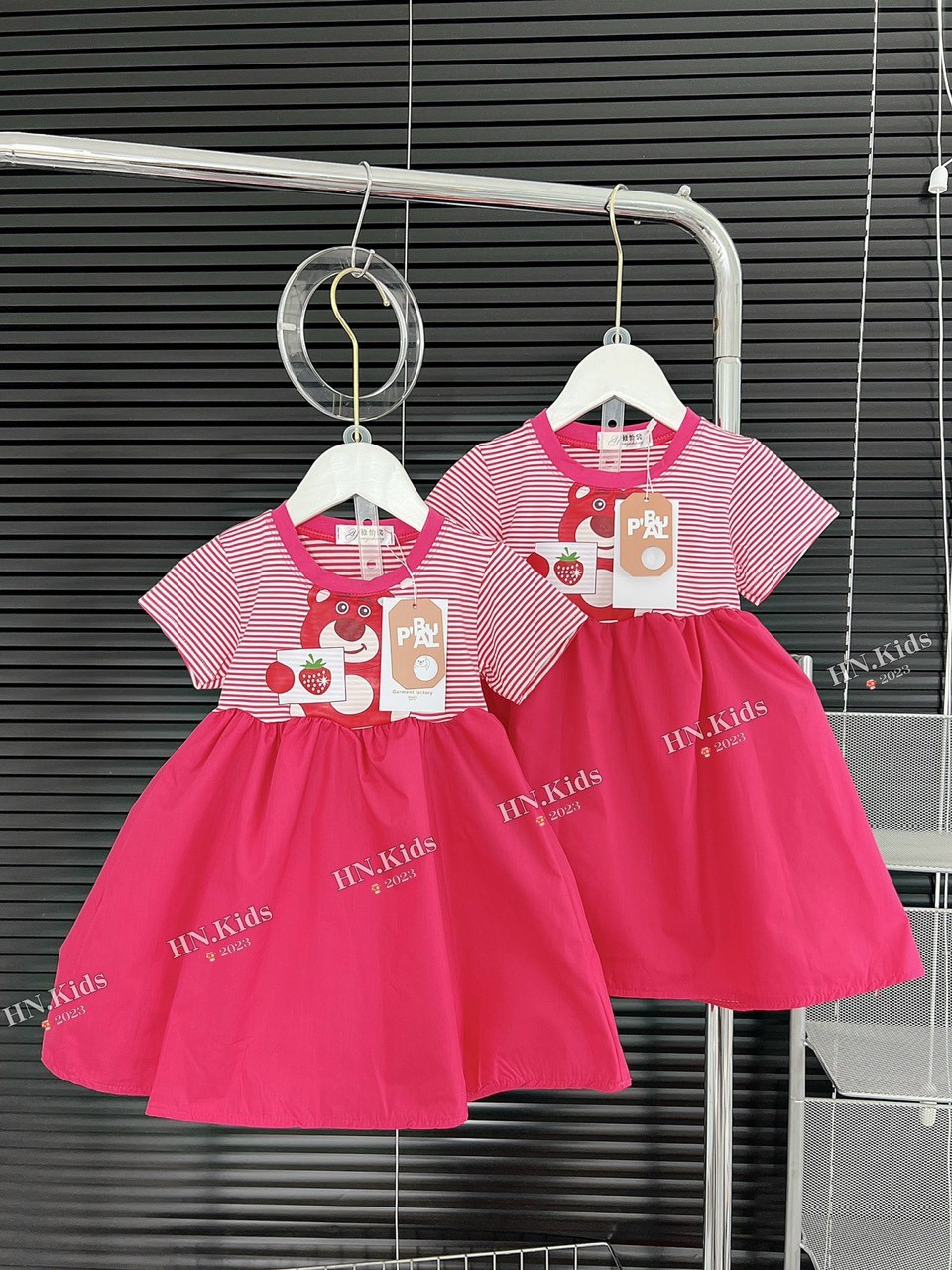 Váy cotton gấu dâu lotso cho bé gái