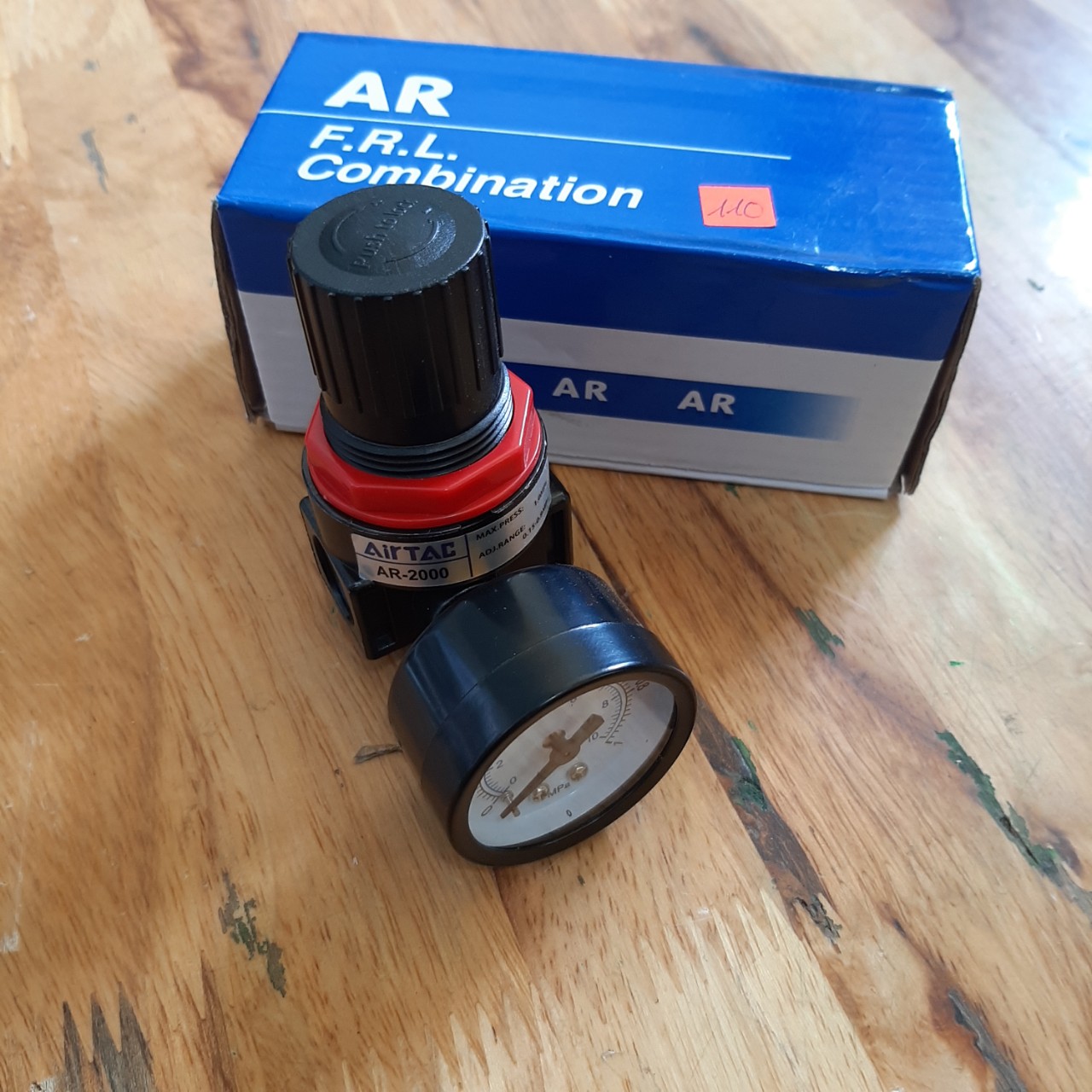 Air pressure regulator for stainless steel snow foam pot