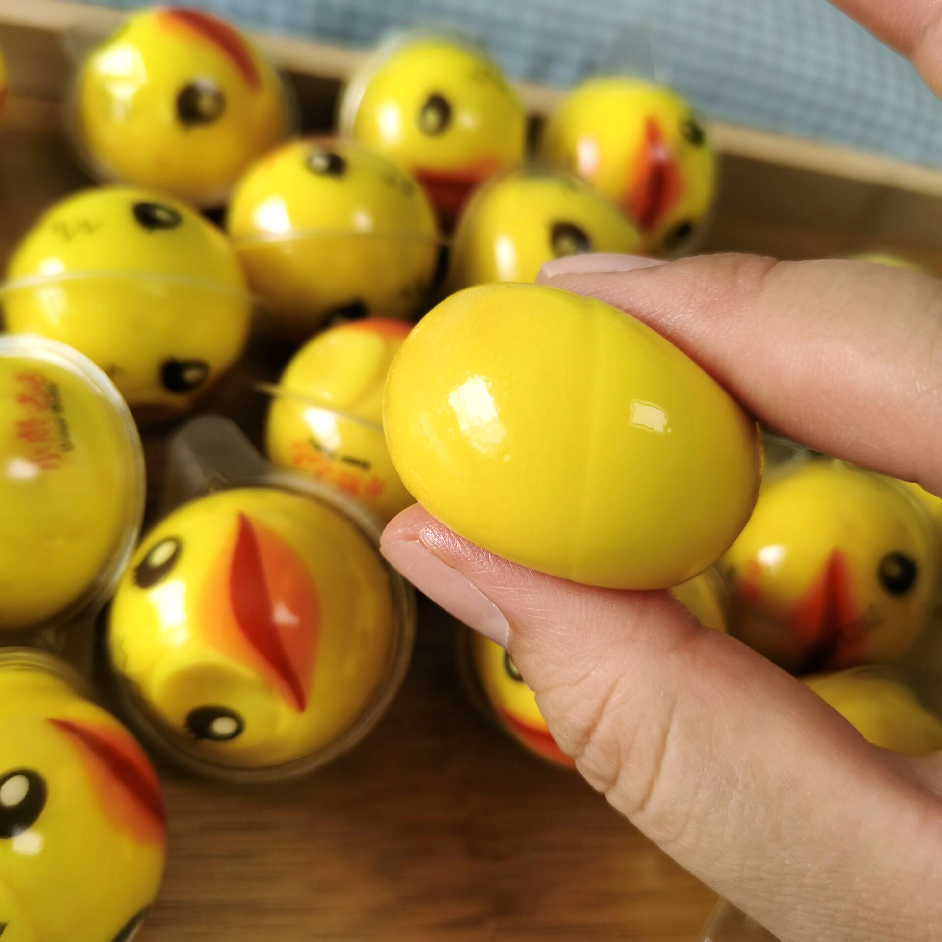 [ Siêu phẩm ] Bán lẻ 1 cái Kẹo nhãn cầu ( con mắt )/ Kẹo dẻo con vịt / kẹo bóng rổ / Kẹo trái đất / Kẹo dưa hấu có nhân  ( hộp 900gr )