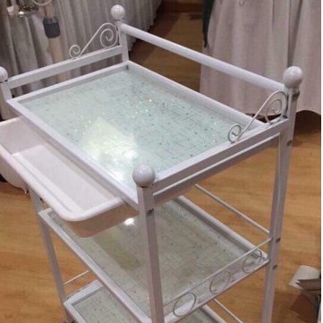 Xe Đẩy Spa 3 Tầng Mặt Kính Hoa Văn Có Khay