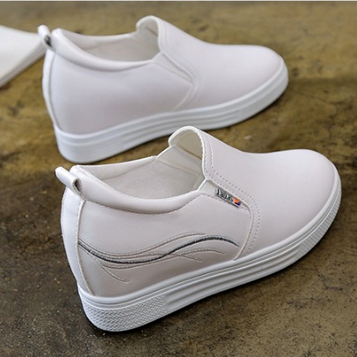 Giày sneaker nữ da PU thêu viền form nhỏ C08