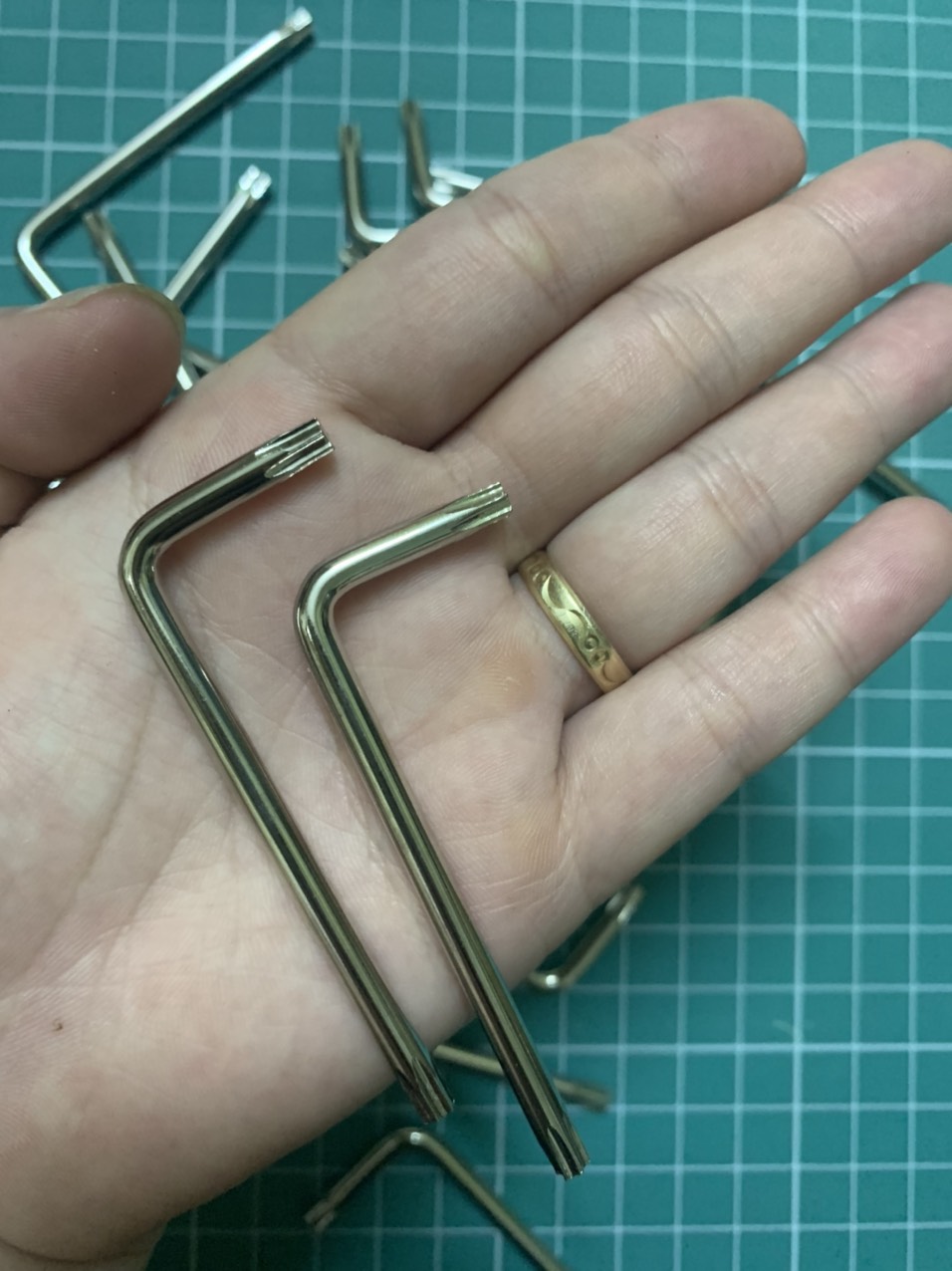 Lục giác vặn ốc titan 2 đầu