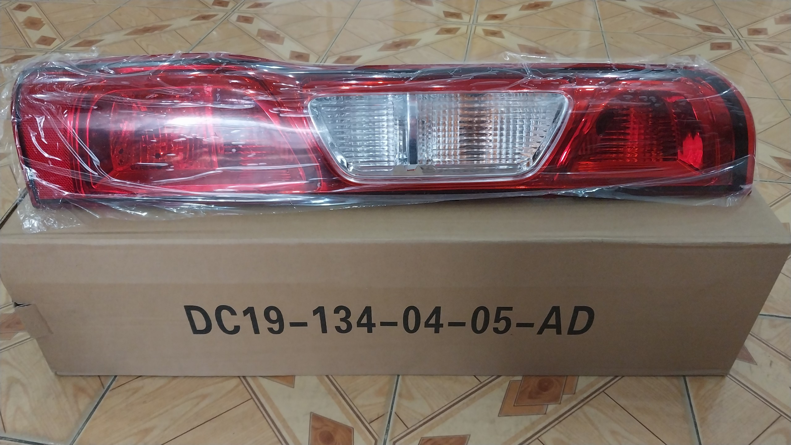 ĐÈN HẬU SAU XE FORD TRANSIT 2012-2021
