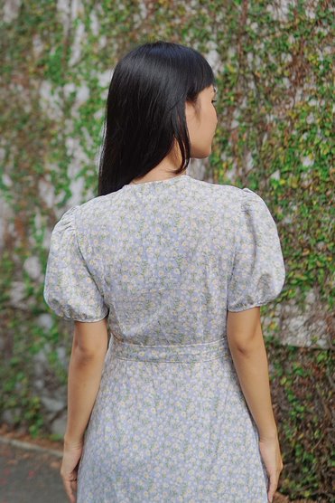 [NHẬP MÃ NOVFALAZSOCIAL02 GIẢM 40K ĐƠN 199K  ] Đầm Maybi xoè lụa in hoa nhí đắp tà