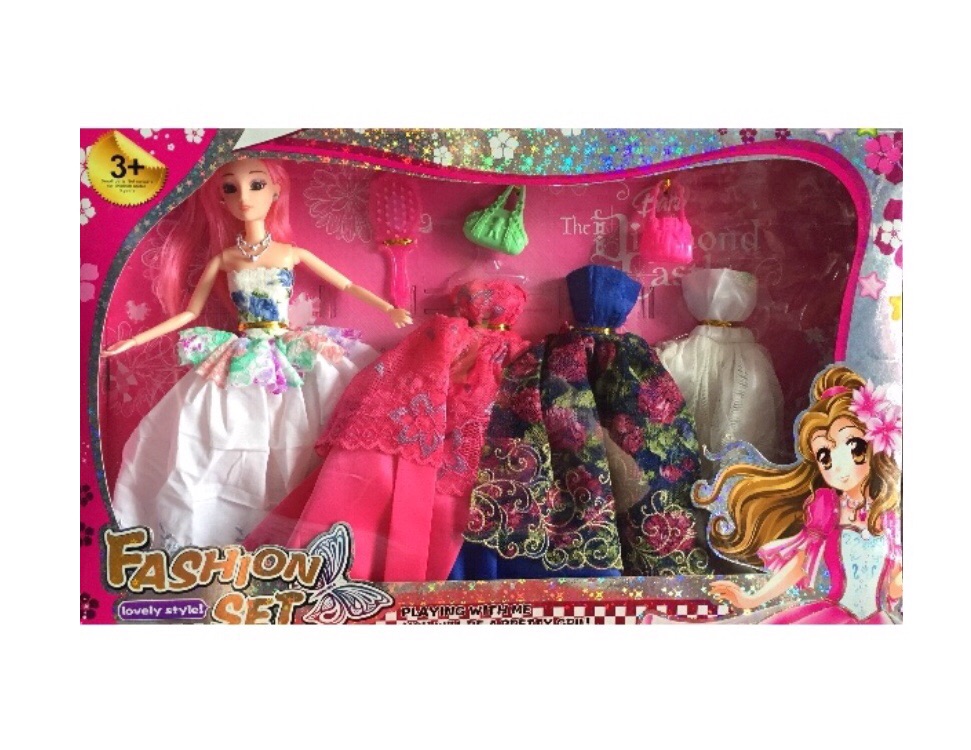 Búp bê và 3 áo đầm