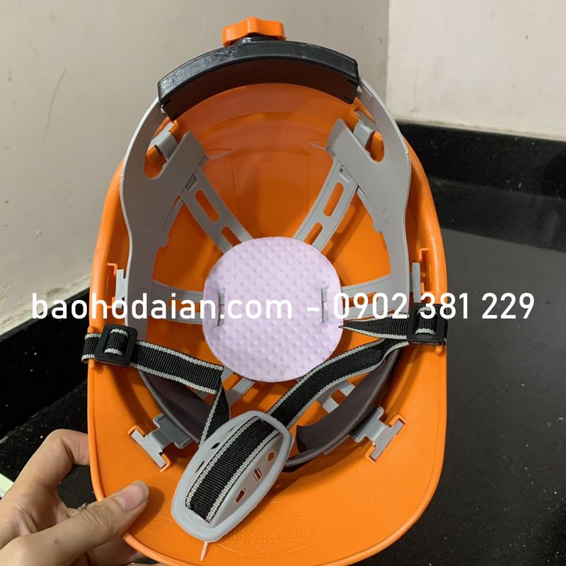 Nón bảo hộ thông hơi khóa vặn N011