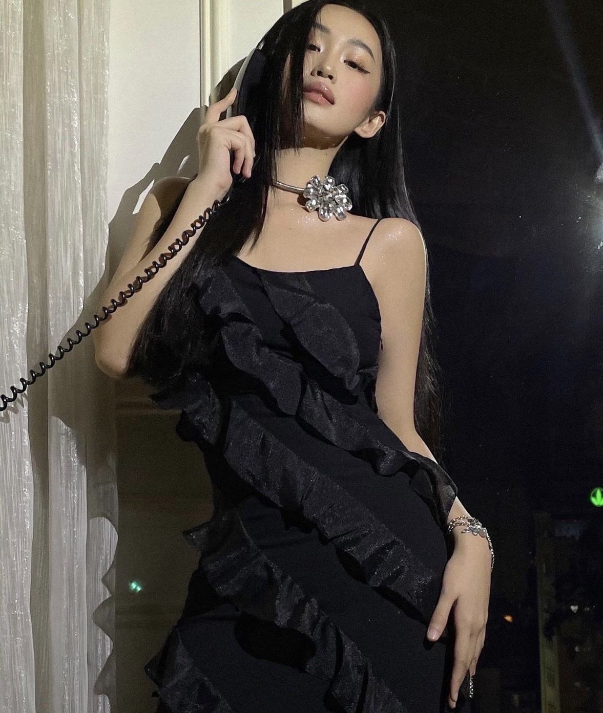 Đầm Đen Hai Dây Bèo Tầng Dự Tiệc FOREL