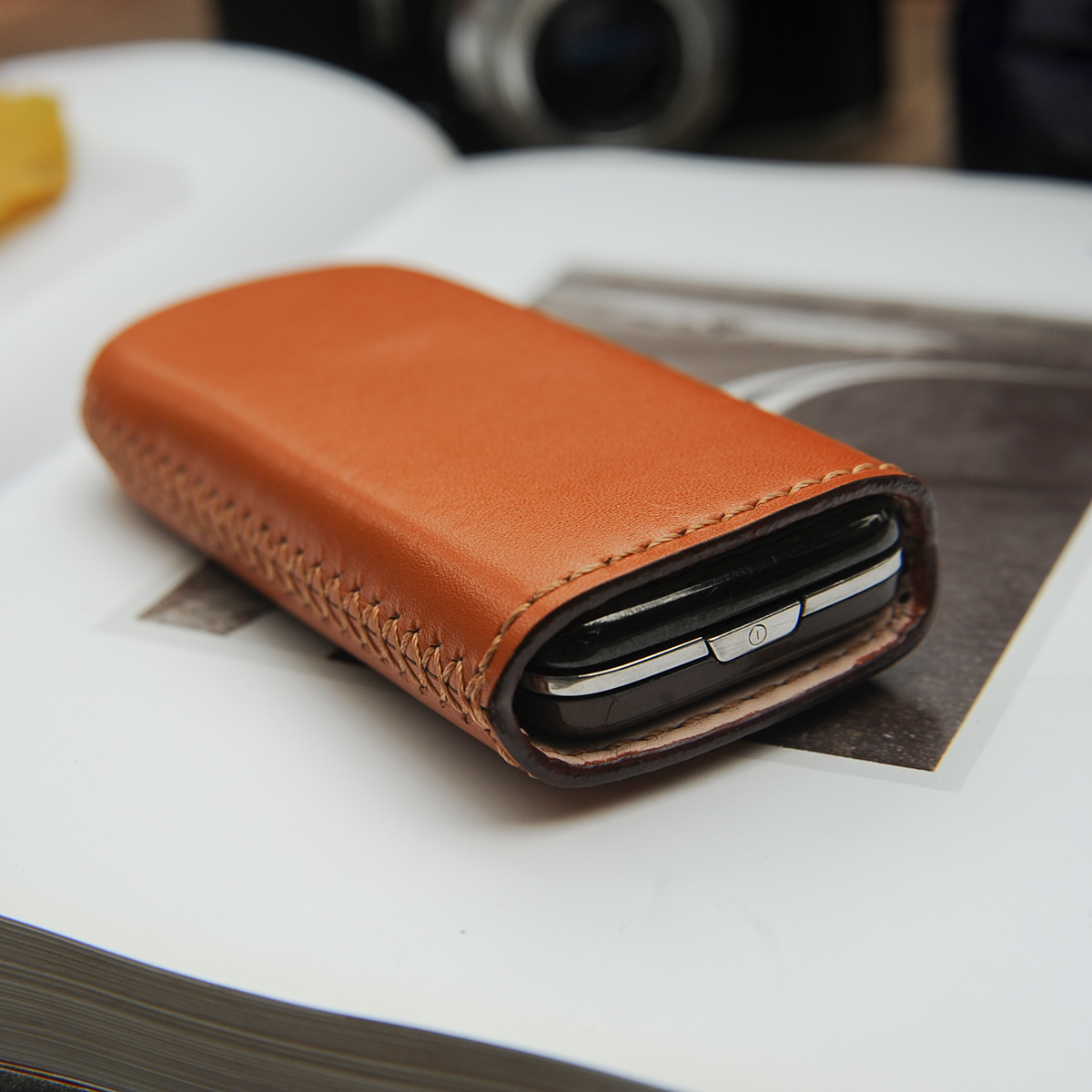 Bao điện thoại 8800, 6700, 8910-Màu da bò -Da thật - handmade- Khắc laze miễn phí