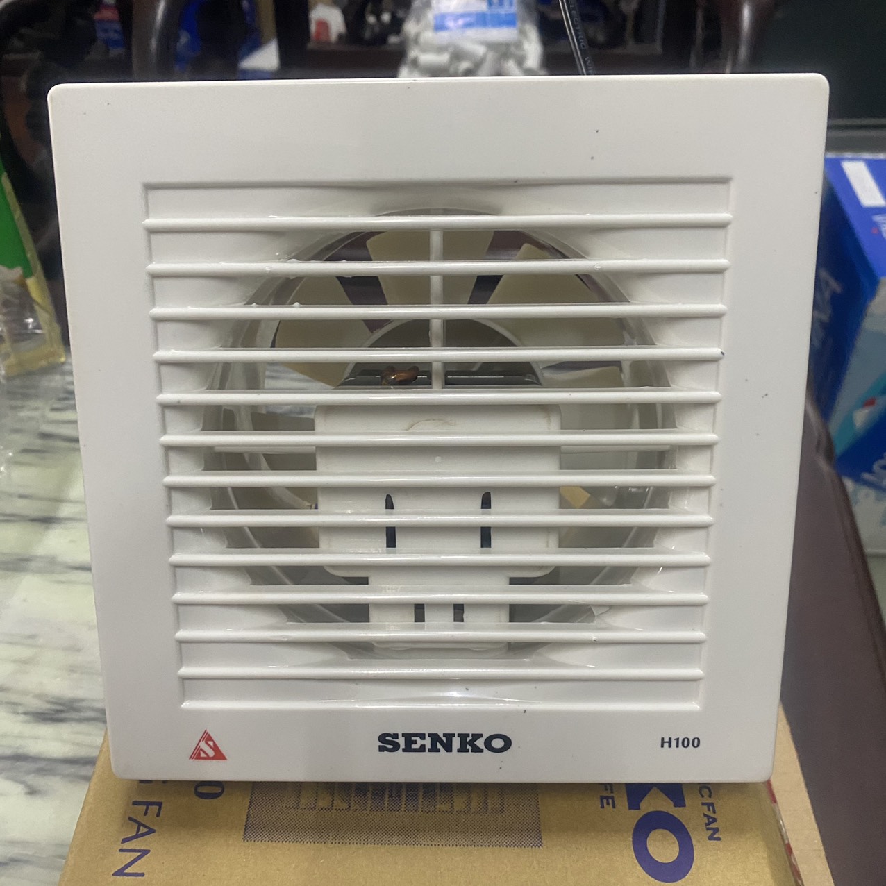 Quạt máy hút gió senko h100 18x18