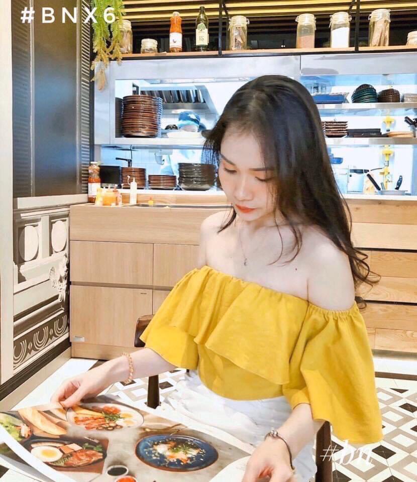 Áo bẹt vai tay loa nữ tính