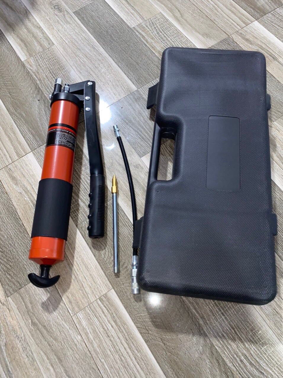 Sản phẩm gia đình làm: Bơm mỡ 600cc 2 ty hộp nhựa xịn