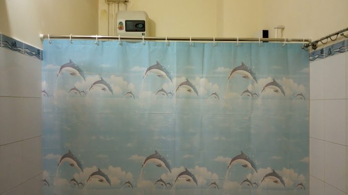 [HCM]Màn treo nhà tắm Cá Heo size 1m8 x 1m8