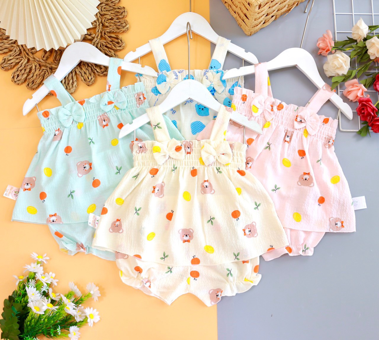 Bô Đũi Xốp Dây Nhún Ngực Bé  (6-14kg) (giao màu ngẫu nhiên)