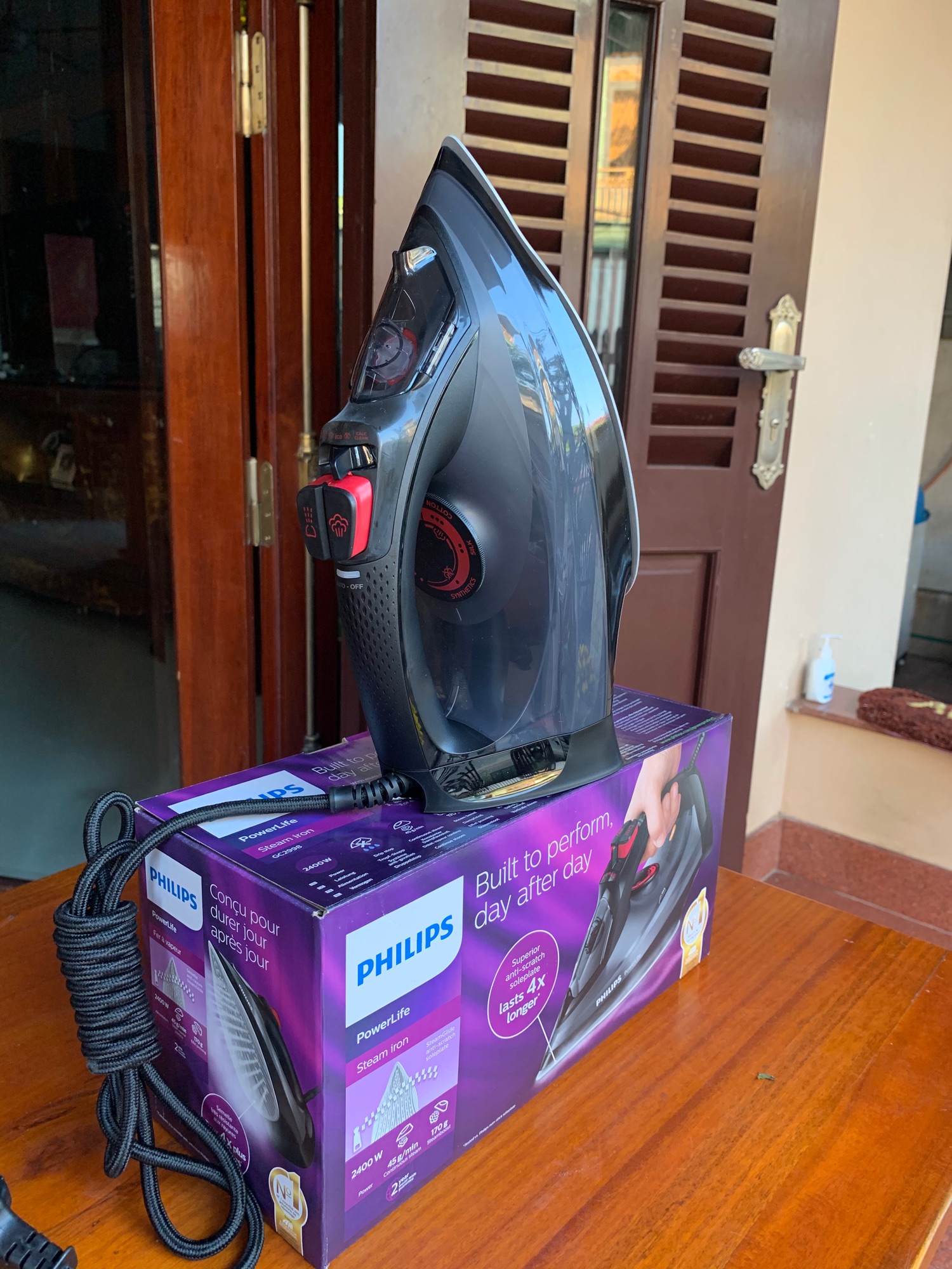 Bàn ủi hơi nước Philips GC2998