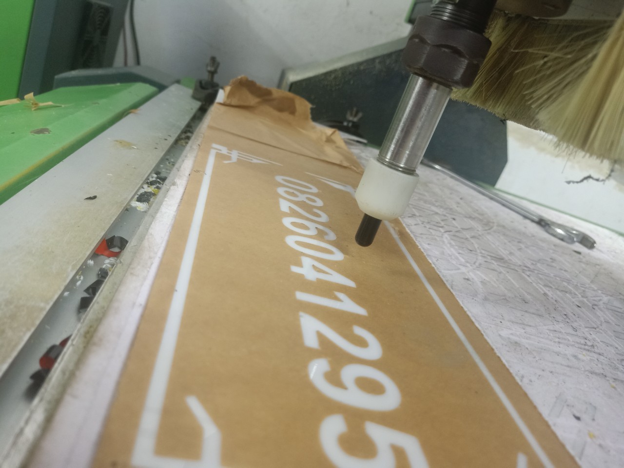 Trụ dao khứa giấy trên máy CNC