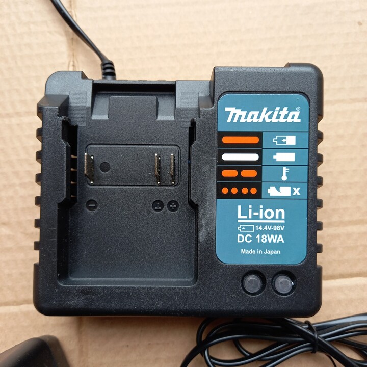 Sạc đế 21V, sạc các loại pin trượt Makita và pin TQ 18V 5S, dùng mạch sạc adaptor DC