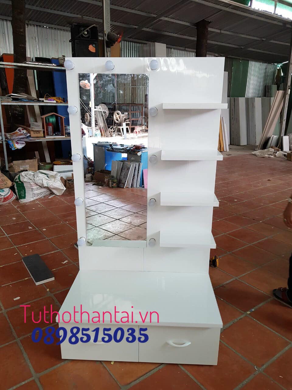 Bàn trang điểm nhựa mẫu mới