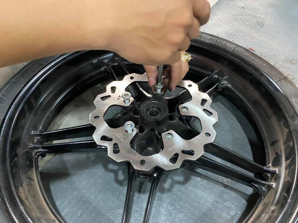 Đĩa thắng RCB (chính hãng) sau cho Exciter 150 (080055)