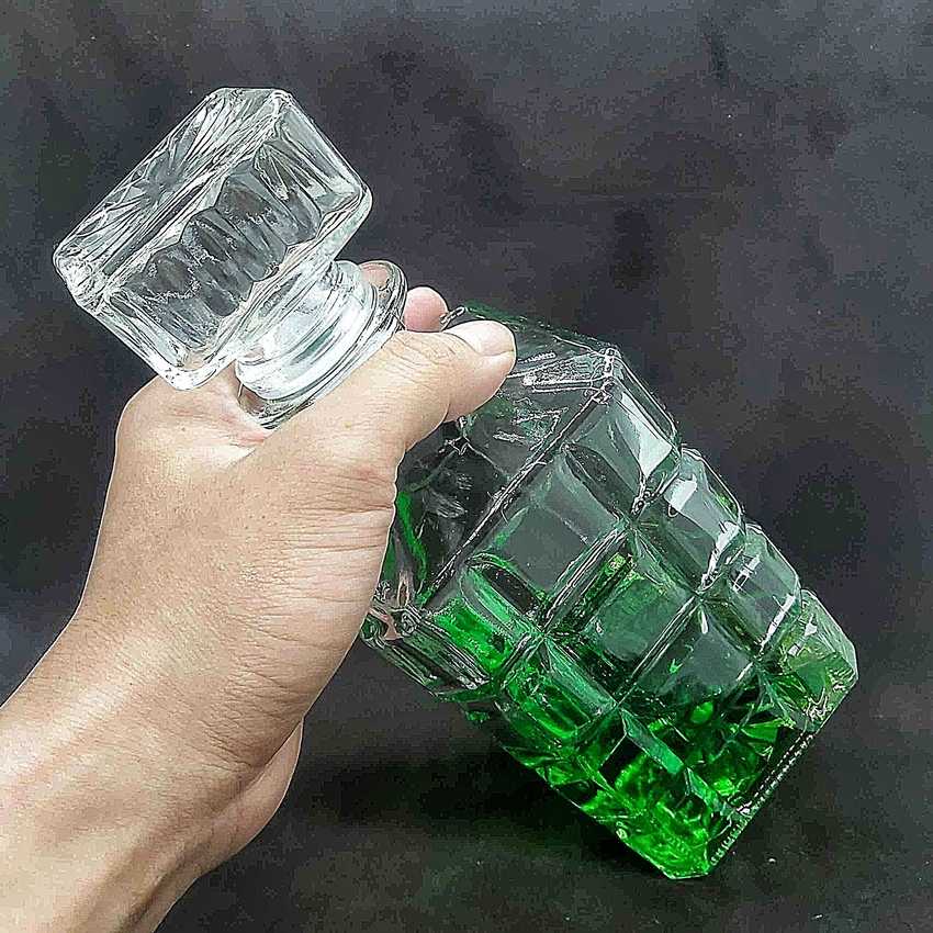 Chai Thủy Tinh Đựng Rượu 1 lít mẫu vuông hoa văn caro - Chai Đựng Rượu Thủy Tinh 1000ML - Bình Thủy Tinh đựng Rượu - Bình Đựng Rượu siêu trong (A4)