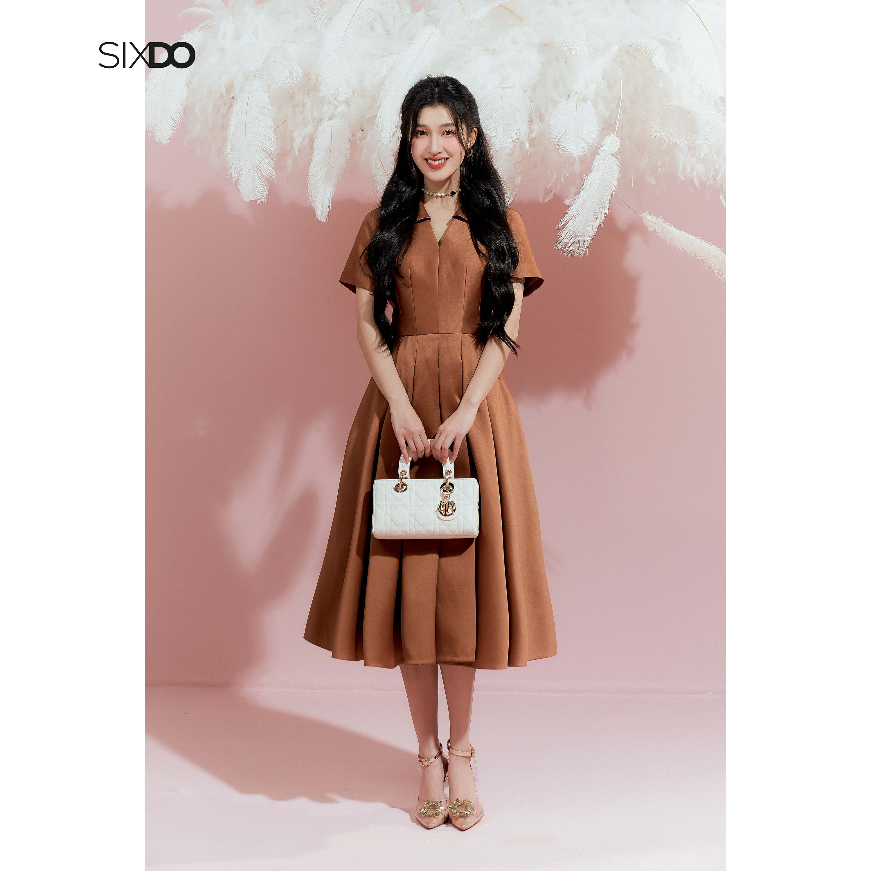 Đầm taffeta nâu xếp li SIXDO