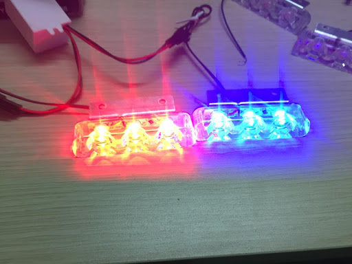 đèn chớp xanh đỏ