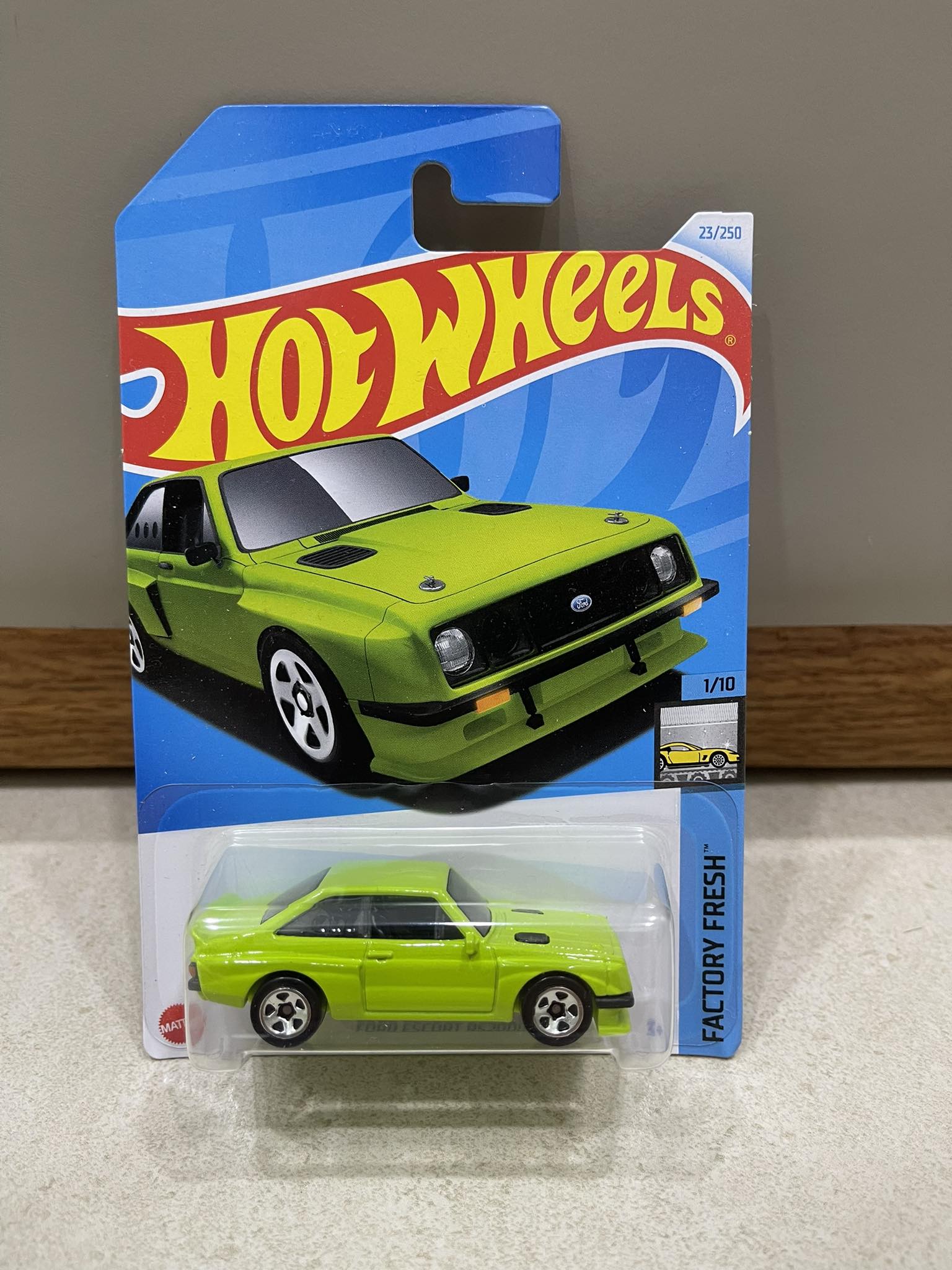 Xe mô hình đồ chơi hotwheels cơ bản 1:64 - ford escort rs2000