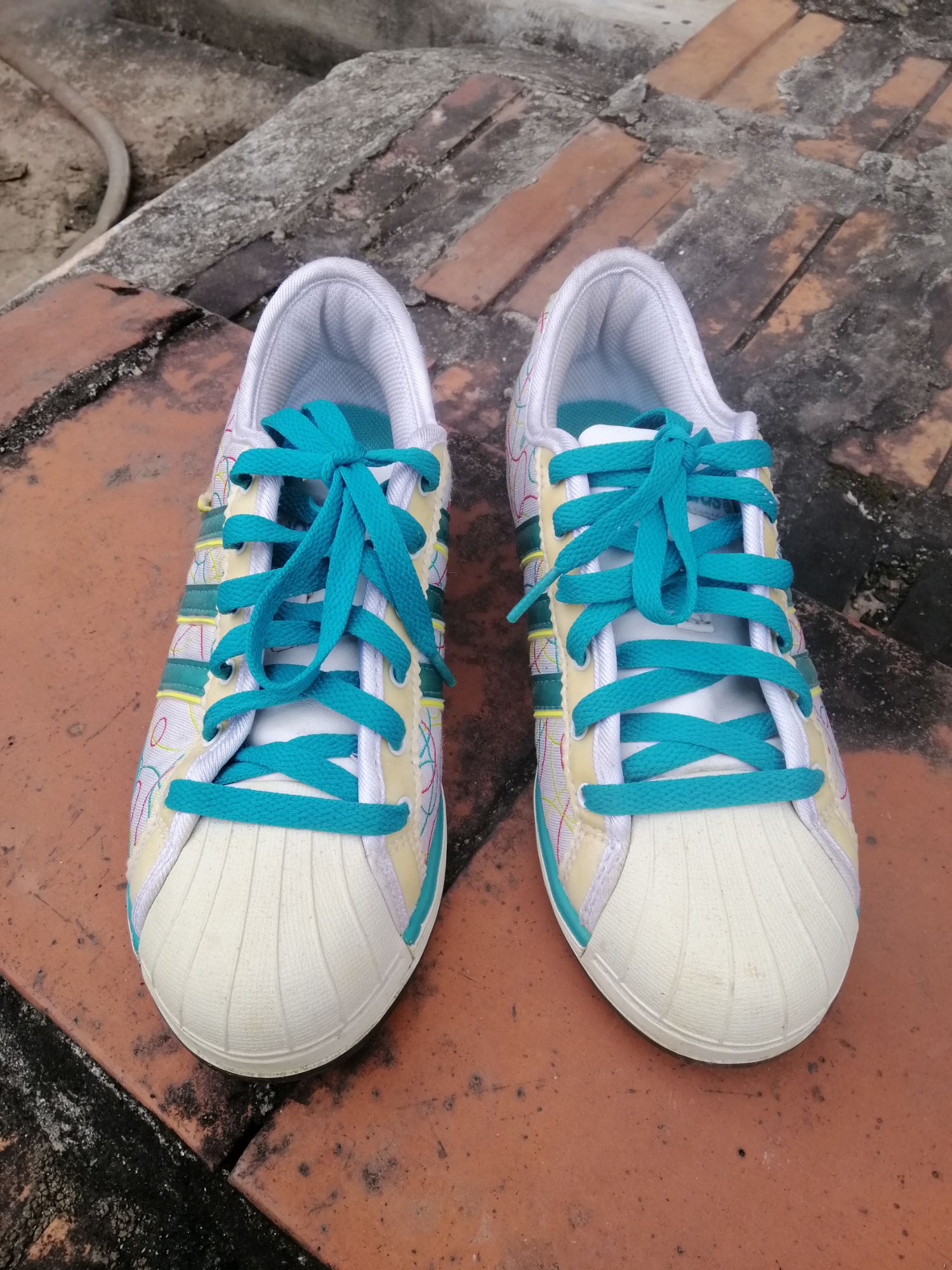 Giày thể thao nữ hiệu ADIDAS sò của Nhật