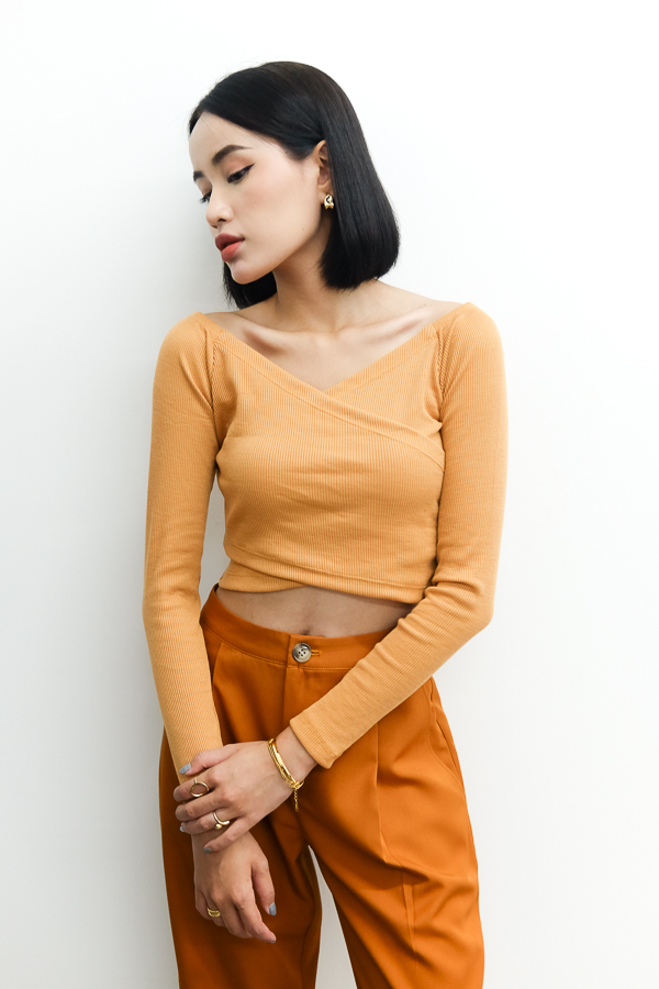 [NHẬP MÃ NOVFALAZSOCIAL02 GIẢM 40K ĐƠN 199K  ] Áo Maybi ôm thun tay dài đắp cổ V