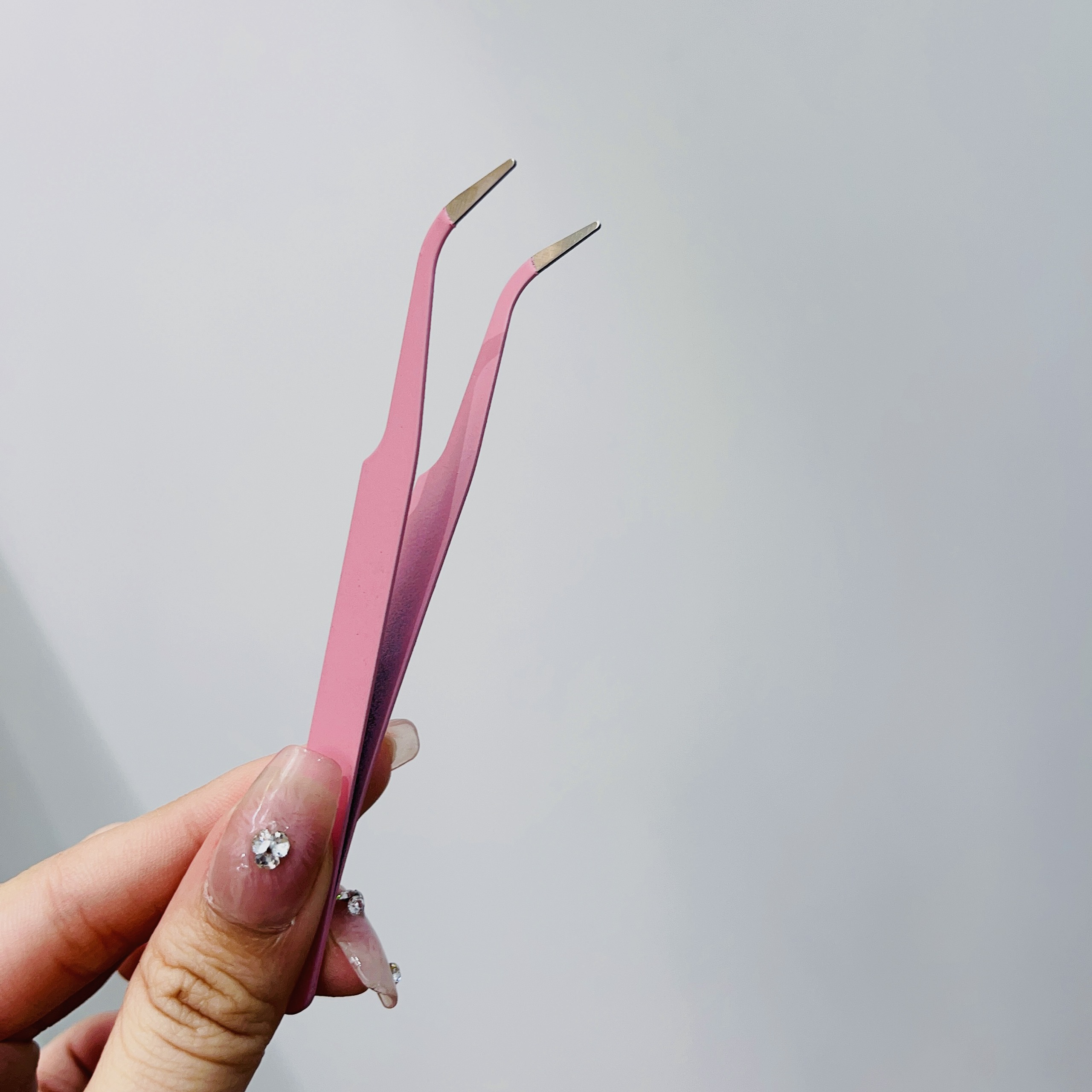 NHÍP GẮN MI GIẢ MŨI NHỌN THÂN HỒNG