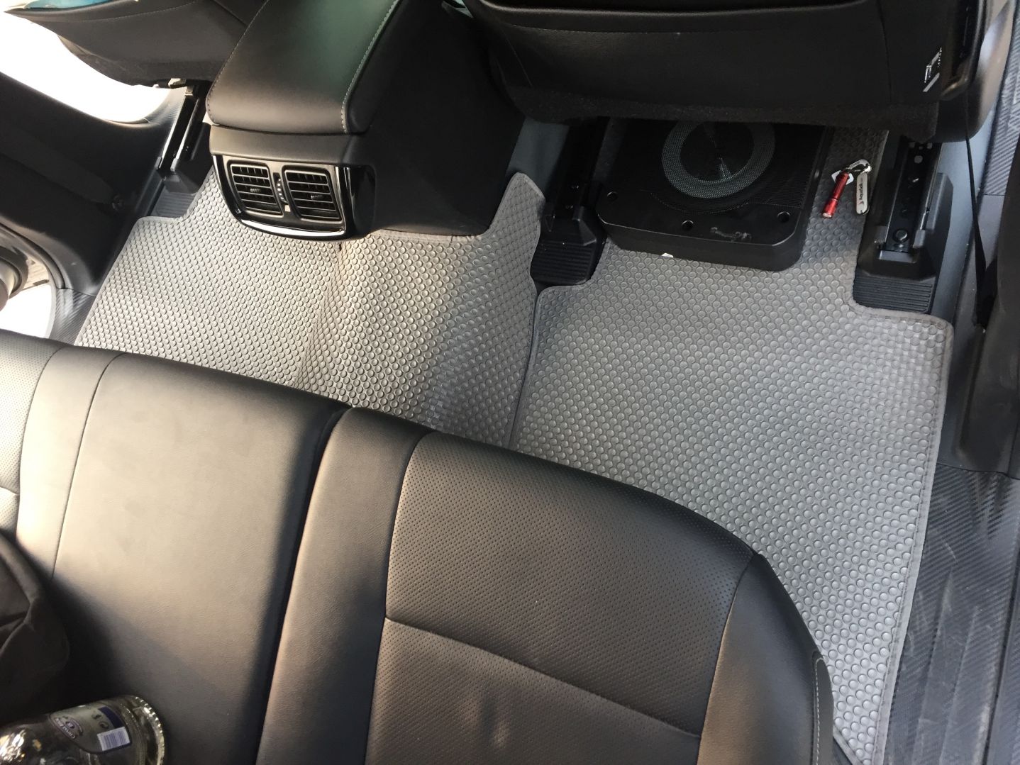 Thảm lót sàn ô tô KATA cho xe Toyota Hilux (2016-nay) - hàng chính hãng, khít sàn, dễ vệ sinh