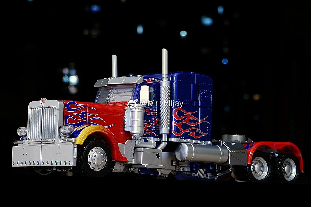 Mô hình Transformers Optimus Prime BMB LS03F