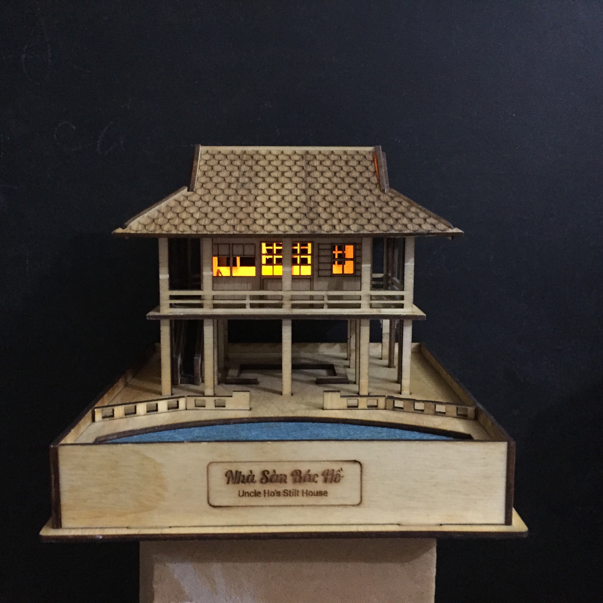 Mô hình nhà sàn Bác Hồ bằng gỗ