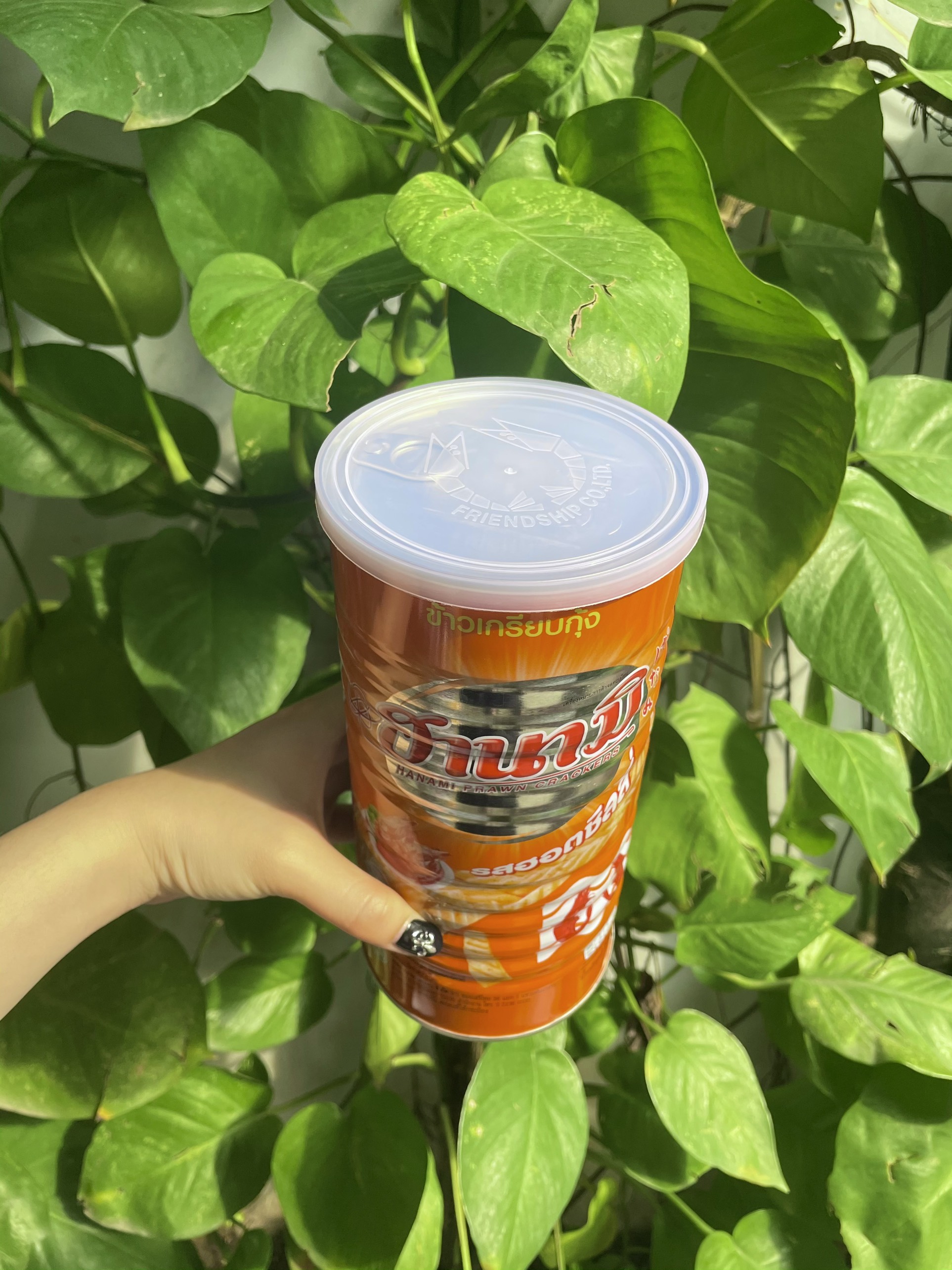 Snack Tôm Hanami Thái Lan Vị Ớt Hanami Prawn Crackers (Lon 110g-cam)