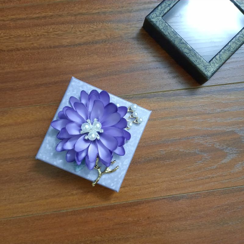 Hoa Cài Áo Hoa Cúc Màu Tím Cực Xinh [HANN HANDMADE - Hoa cài áo, phụ kiện thời trang sỉ]