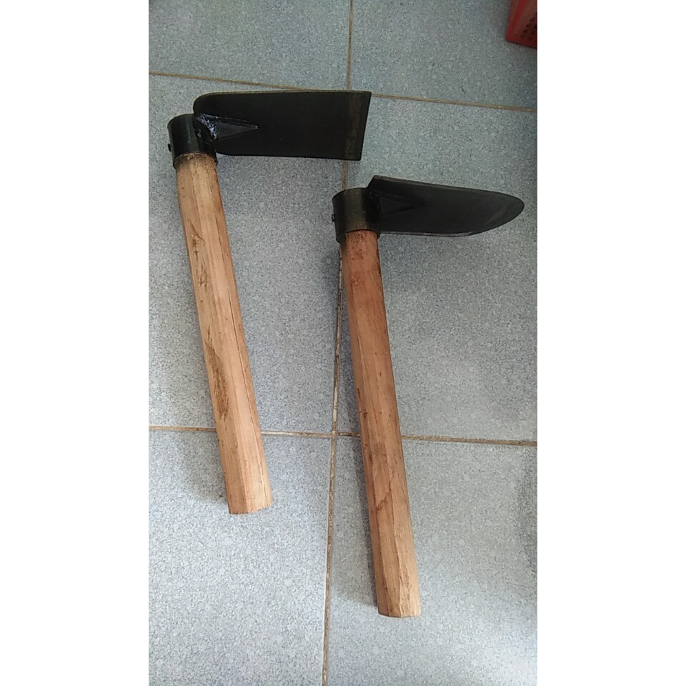 cuốc làm vườn có cán, lưỡi dày, cán bằng lăng