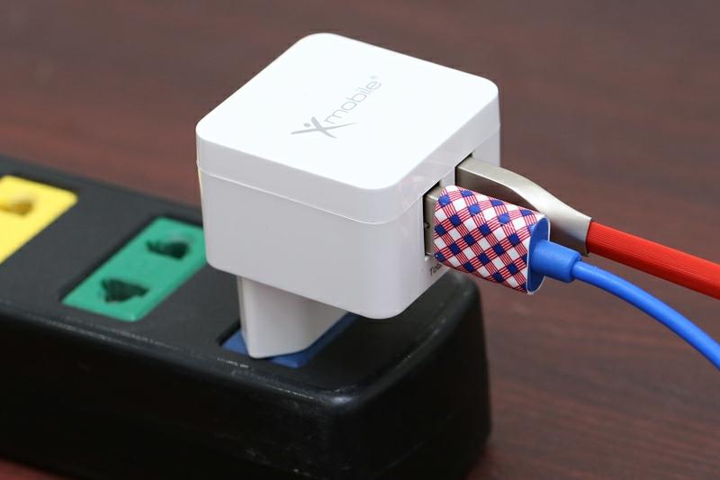 [HCM]Adapter Sạc 2 cổng 2.4A góc Xmobile DS133S-TB Trắng