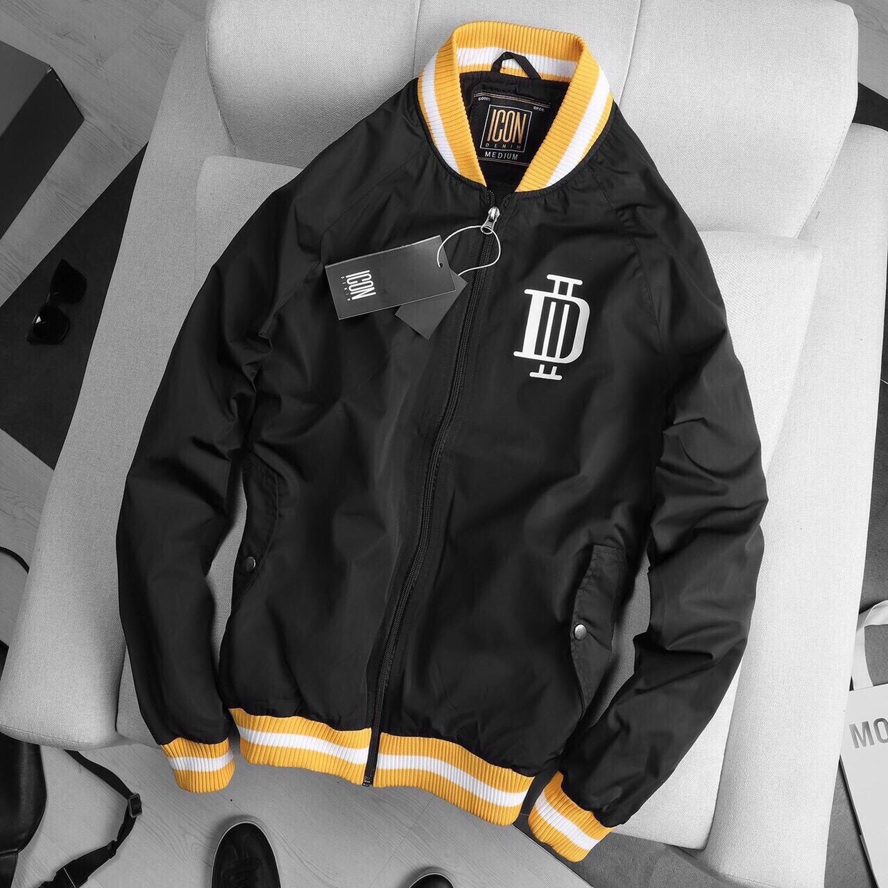 [HCM]ÁO KHOÁC DÙ NAM MÀU ĐEN CHẠY VIỀN VÀNG IN LOGO ĐẸP  SIÊU ĐẸP THỜI TRANG TRẺ TRUNG PHONG CÁCH THỎ TÂY SHOP94 KD16