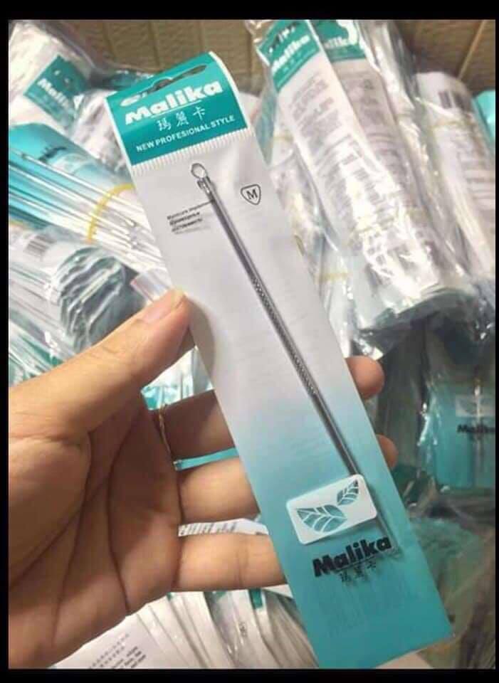 Que nặn mụn đầu đen Malika