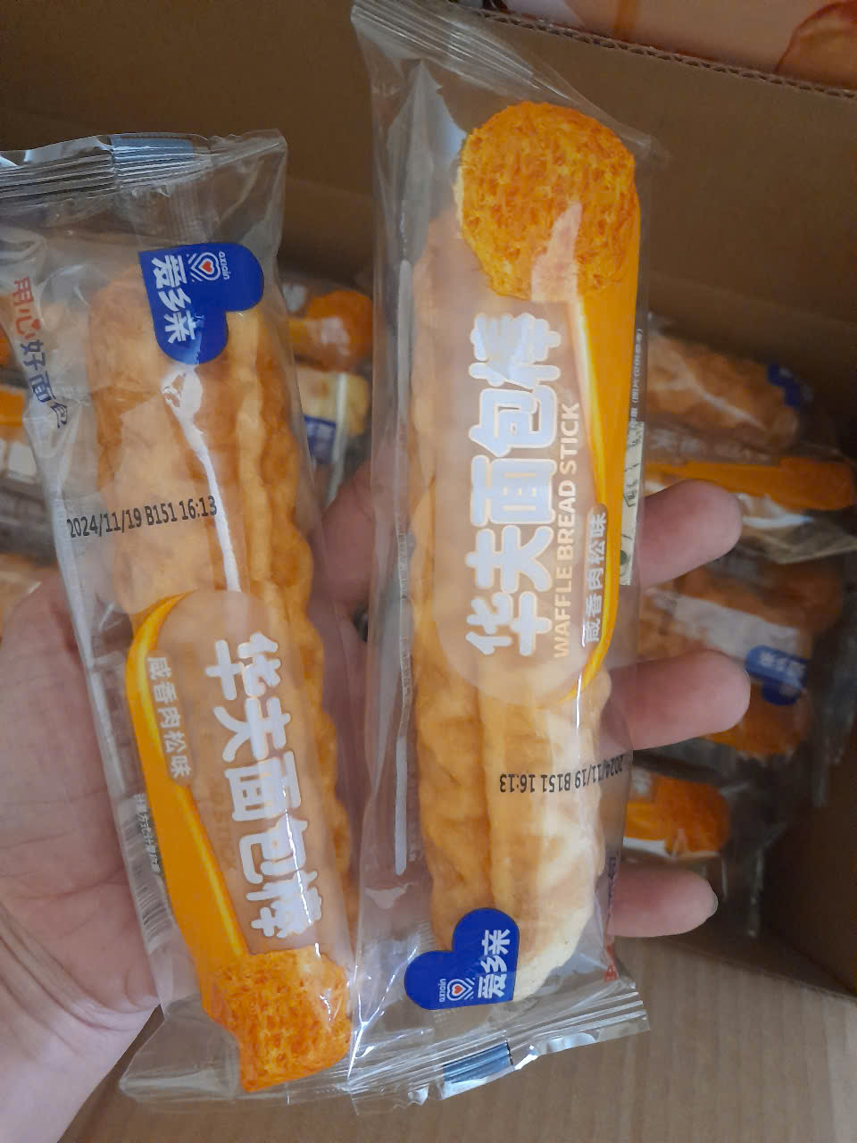 BÁNH MÌ QUE TỔ ONG NHÂN RUỐC